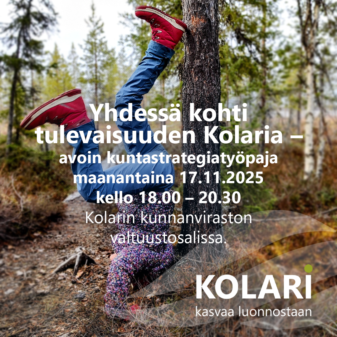 Henkilö tekee päälläseisontaa metsäpolulla puun vieressä. Henkilöllä on punaiset kengät, siniset ulkoiluhousut ja värikäs kukkakuvioinen takki. Taustalla näkyy havupuita ja karua maastoa. Kuvan alareunassa on teksti 'KOLARI kasvaa luonnostaan' valkoisella fontilla läpikuultavan graafisen elementin päällä."